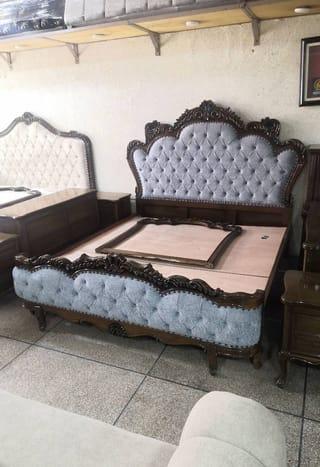 Royal Tufted Wooden Bed