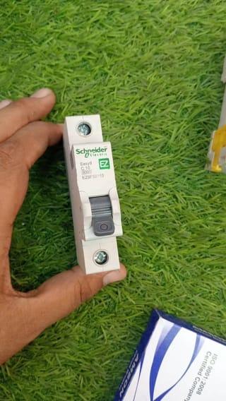 Schneider Easy9 10A Circuit Breaker